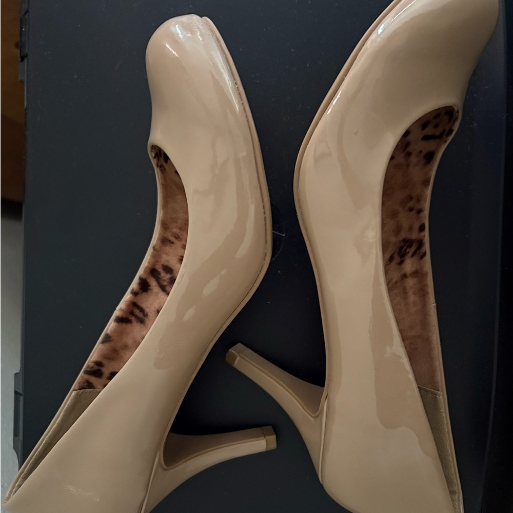 Dirty Laundry Tan Heels Classic Pumps size 10 - Picture 10 of 10